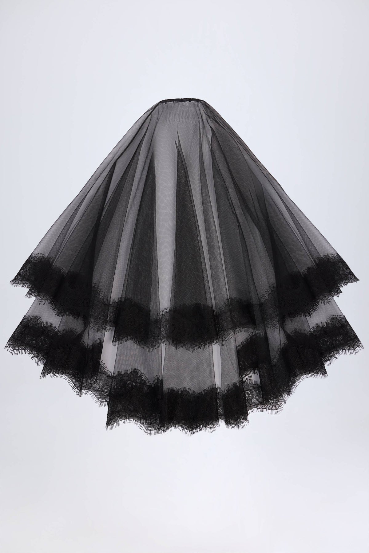 Lace-Trim Veil in Black