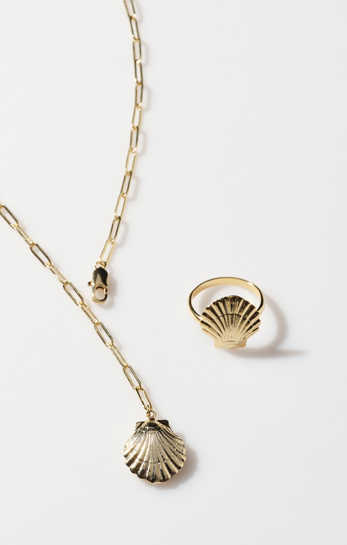 Faithy Jewels Sophie Shell Necklace ~ Gold