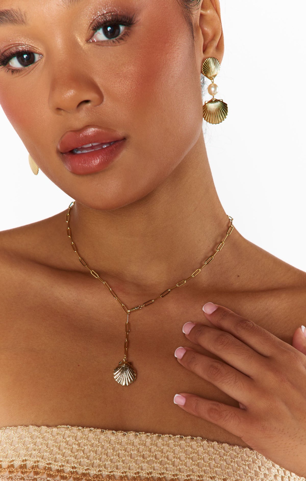 Faithy Jewels Sophie Shell Necklace ~ Gold
